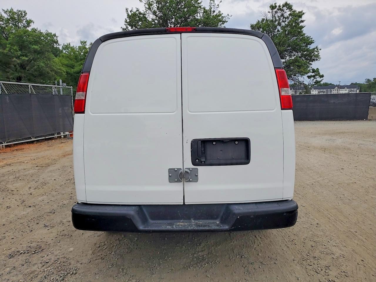 2018 Chevrolet Express G2500 - Image 6