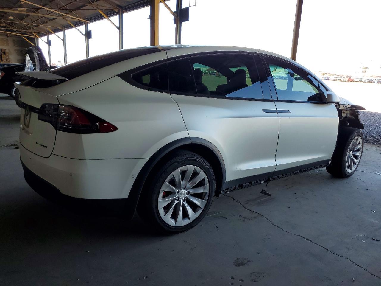 2020 Tesla Model X - Фото 3