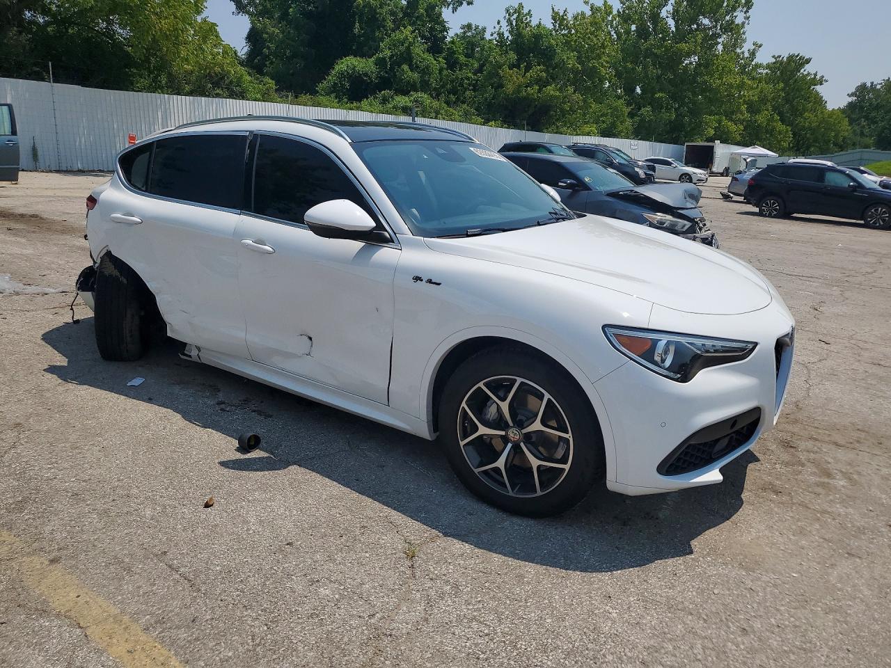 2021 Alfa Romeo Stelvio Ti - Фото 4