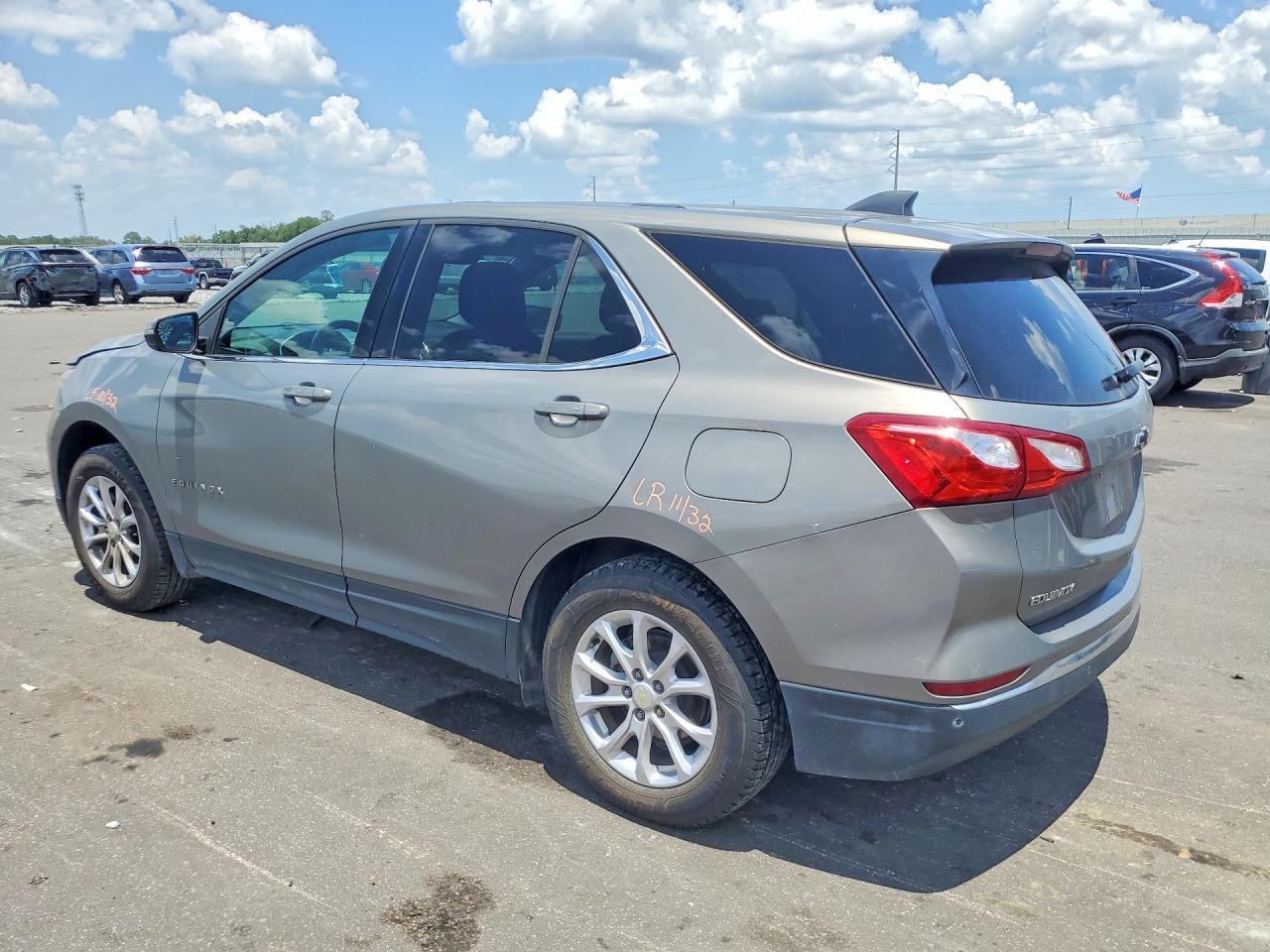 2018 Chevrolet Equinox Lt - Image 2