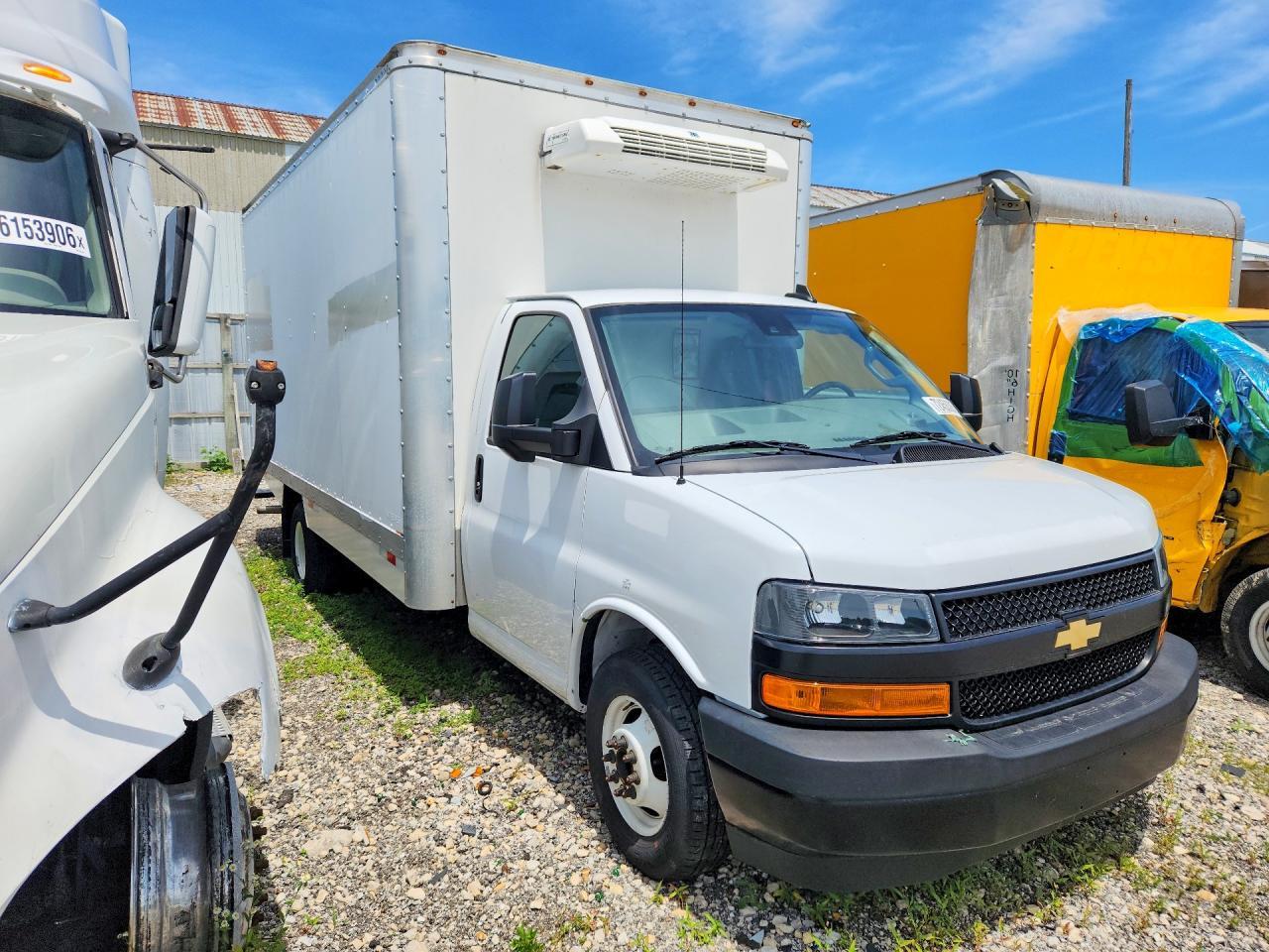 2024 Chevrolet Express Refrigerated Box Truck - Фото 4