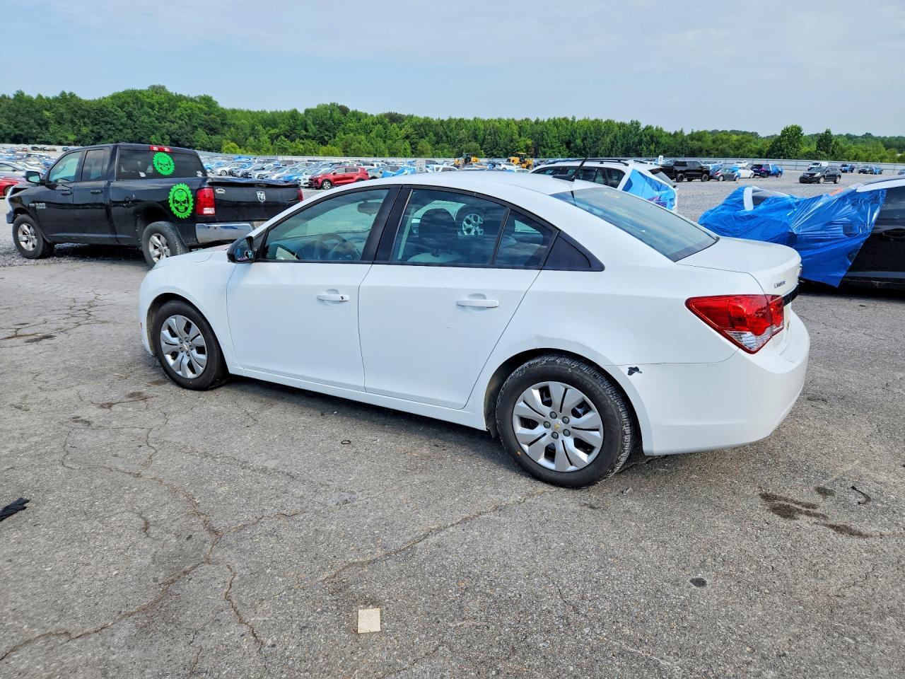 2014 Chevrolet Cruze Ls - Image 2