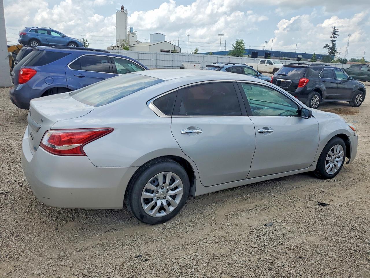 2013 Nissan Altima 2.5/S/Sv/Sl - Фото 3