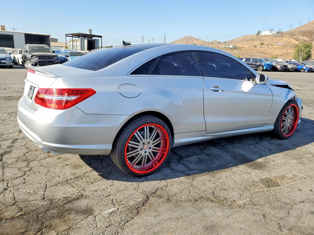 2010 Mercedes-Benz E 550 - Фото 3