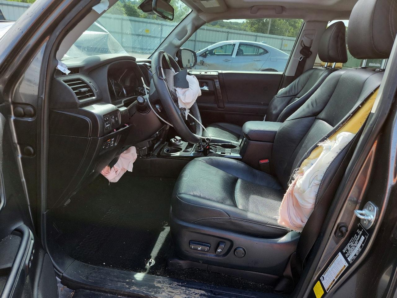 2020 Toyota 4Runner Nightshade Edition - Фото 7