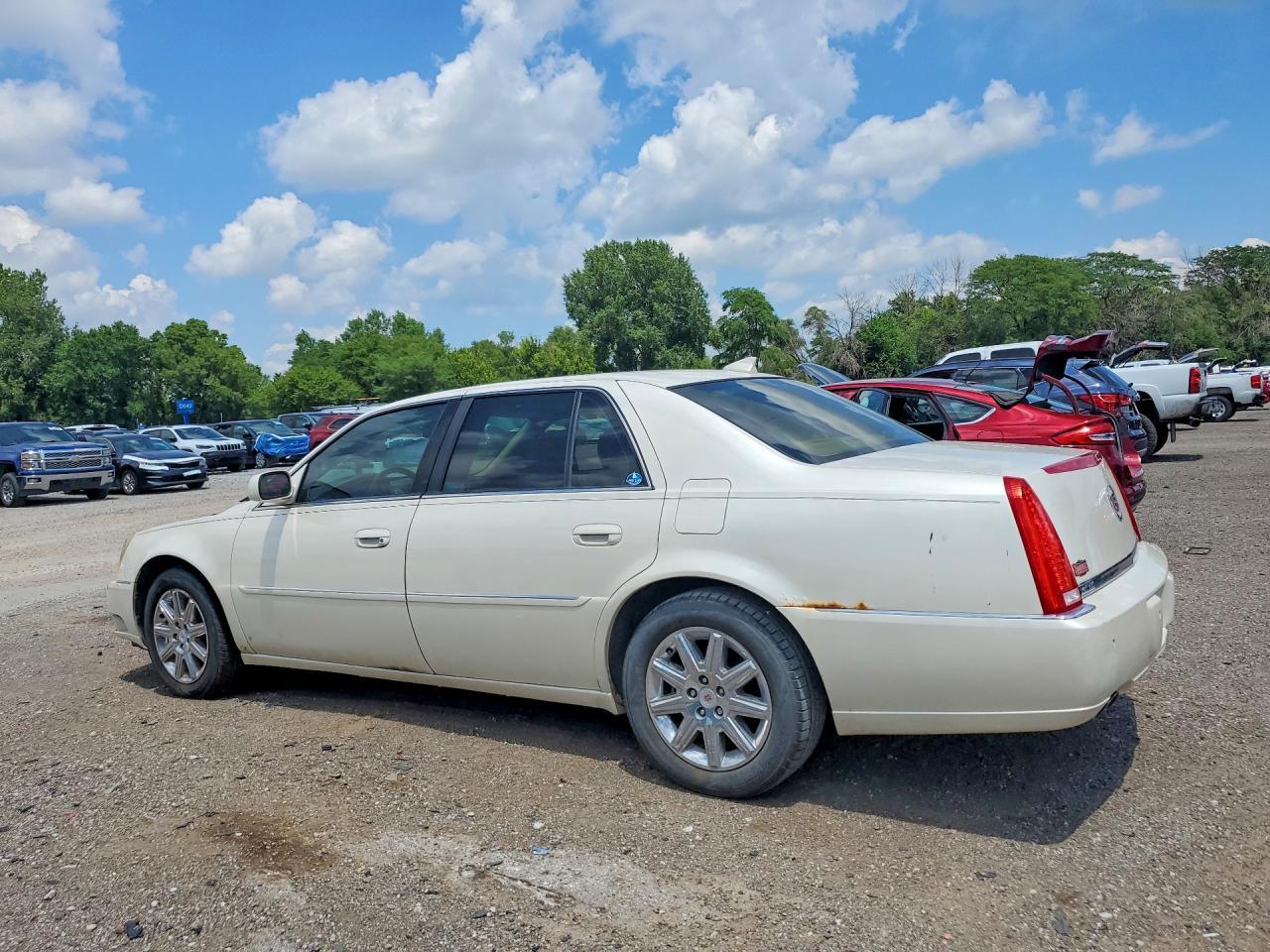 2011 Cadillac Dts Premium Collection - Фото 2