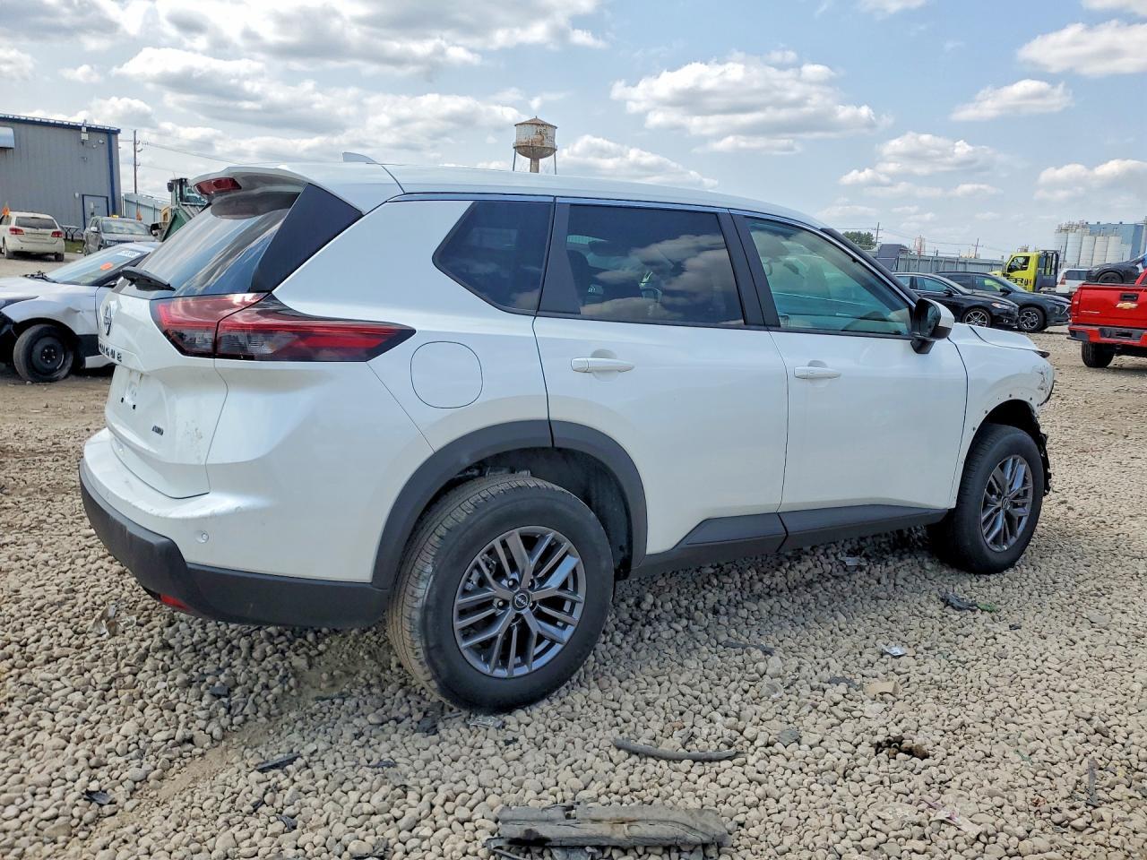 2026 Nissan Rogue Sv - Image 3