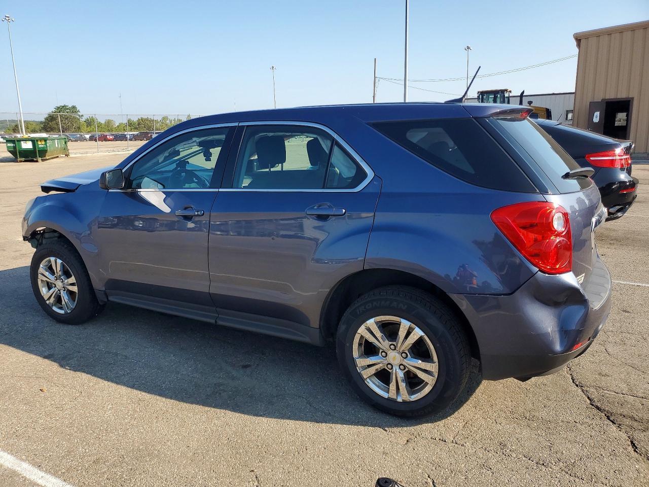 2014 Chevrolet Equinox Ls - Image 2