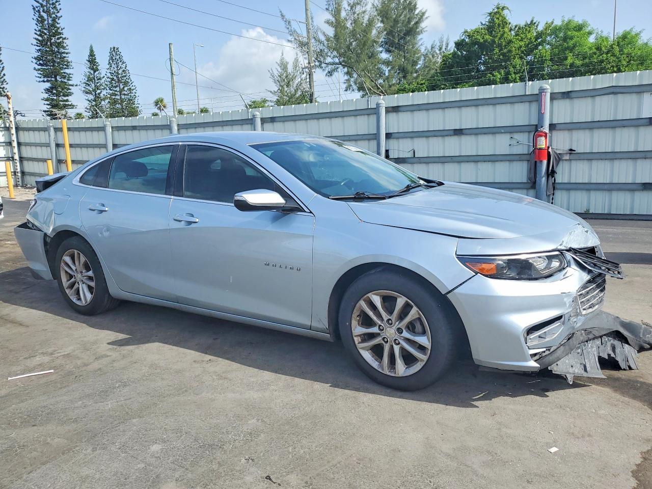 2017 Chevrolet Malibu Lt - Image 4