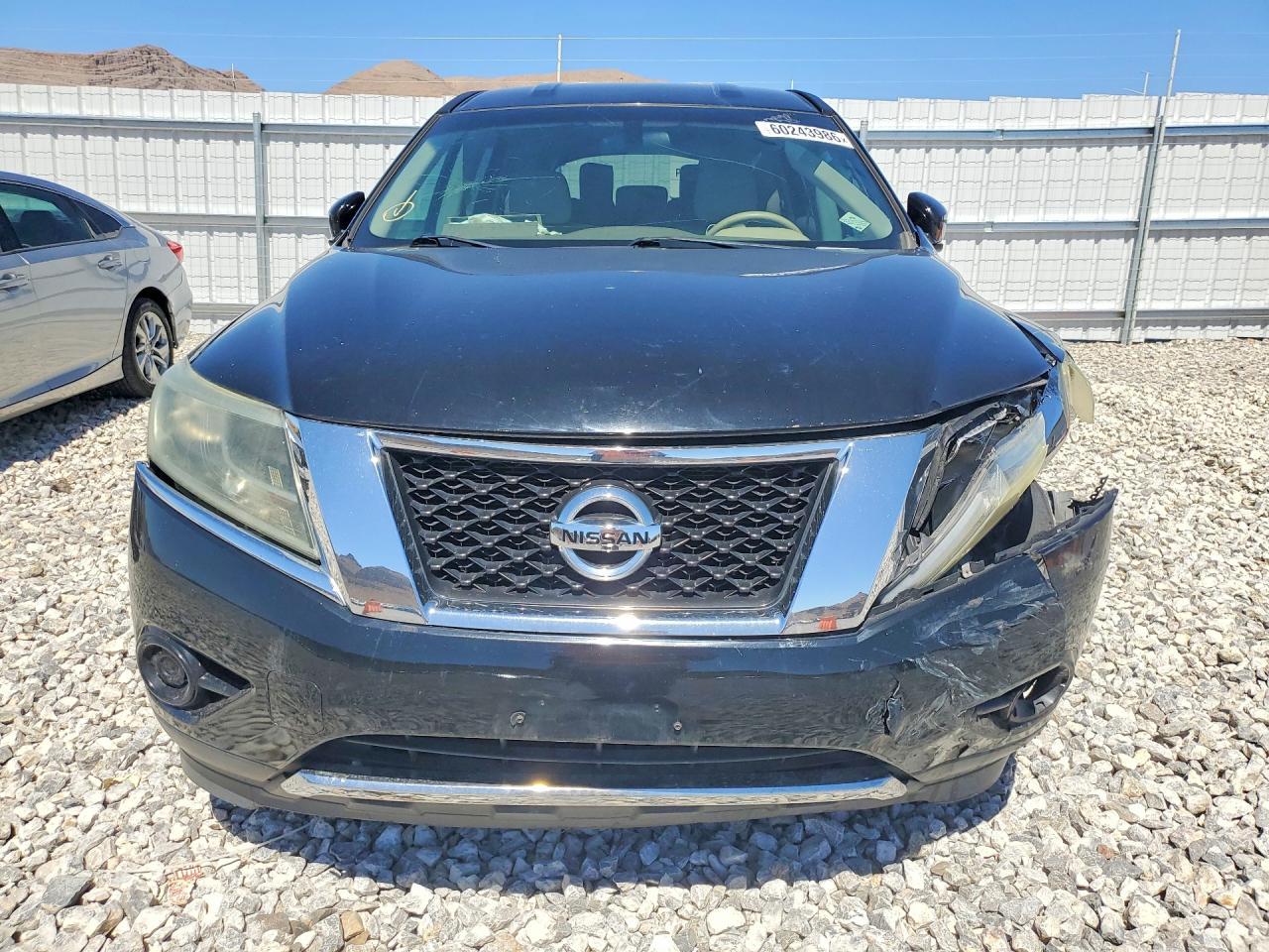 2014 Nissan Pathfinder S - Image 5