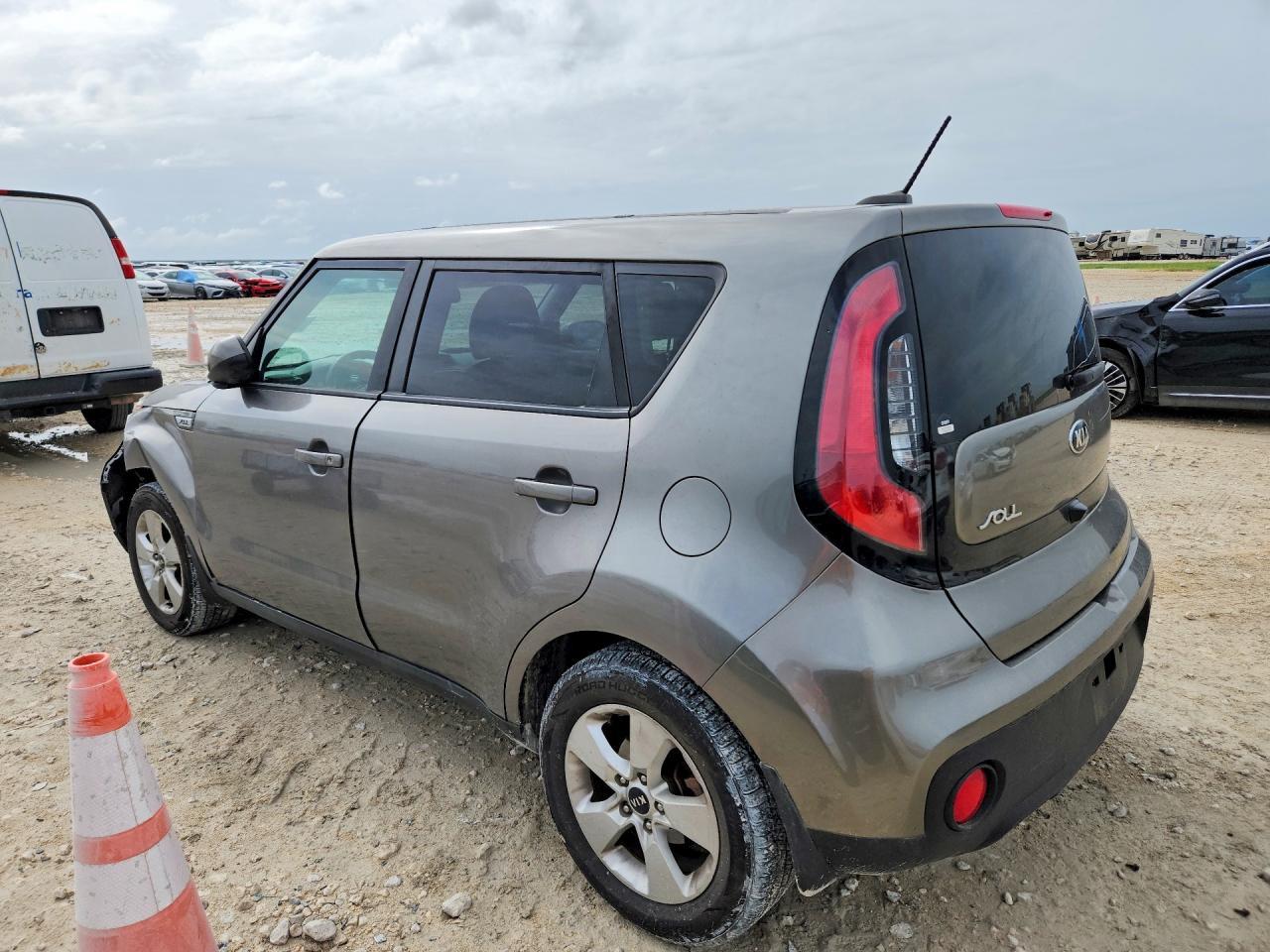 2017 Kia Soul Base - Фото 2