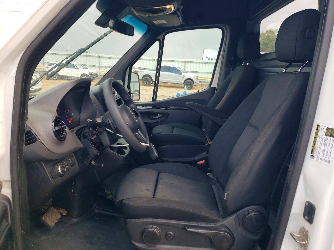 2021 Mercedes-Benz Sprinter 2500 Delivery Van - Image 7
