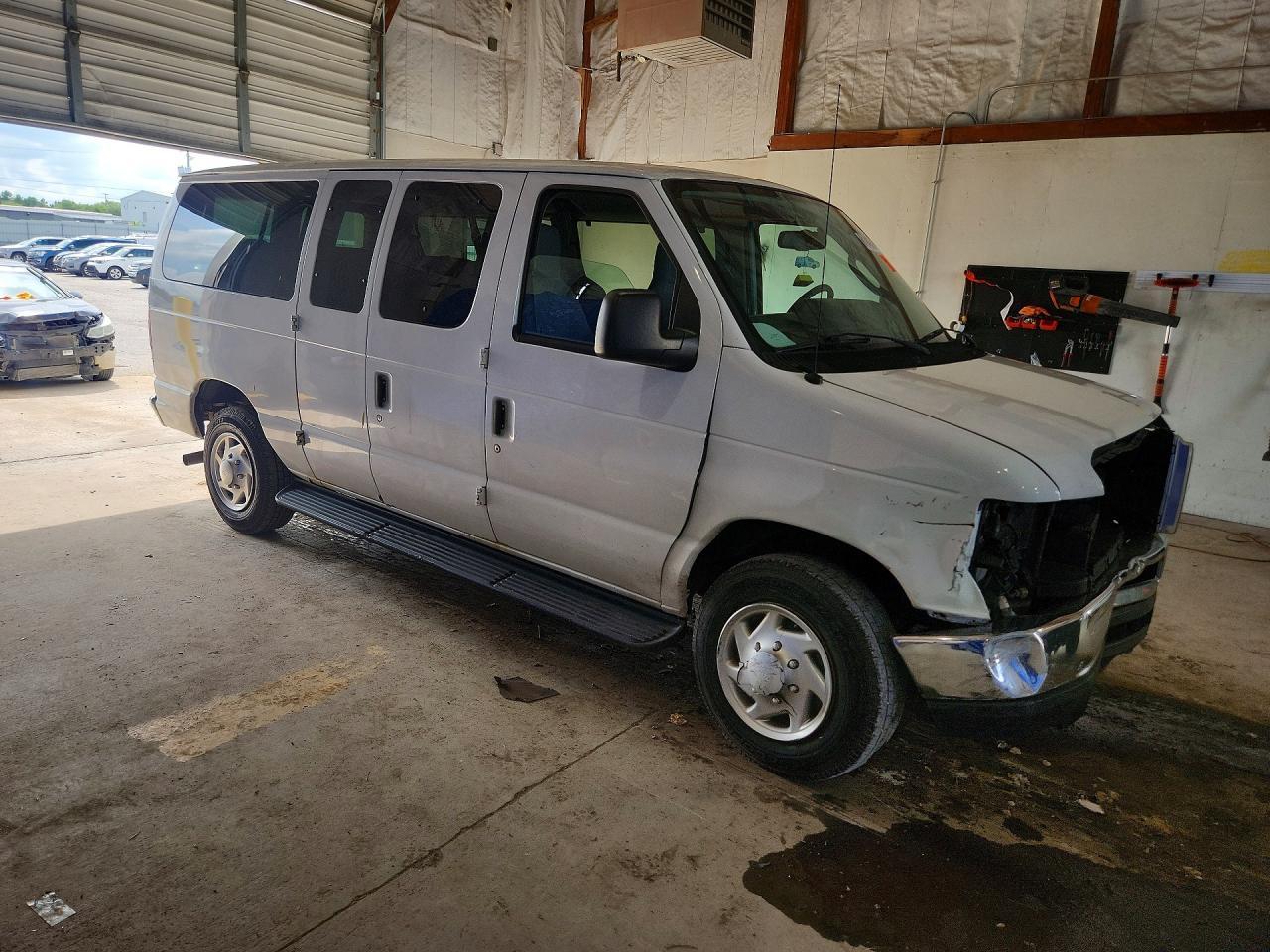 2014 Ford Econoline E350 Super Duty Wagon - Фото 4