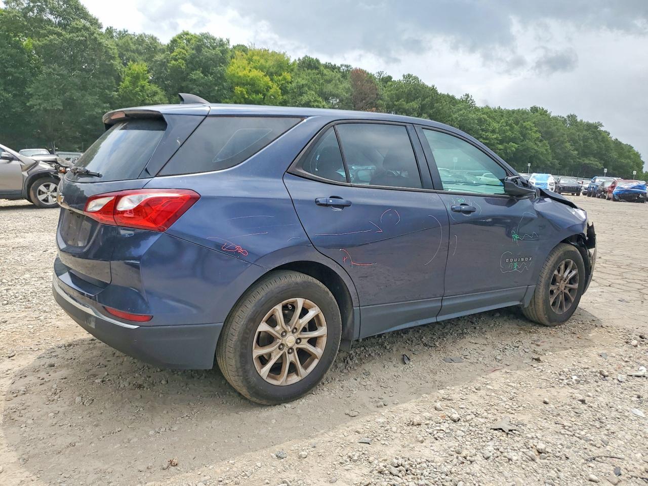 2018 Chevrolet Equinox Ls - Фото 3