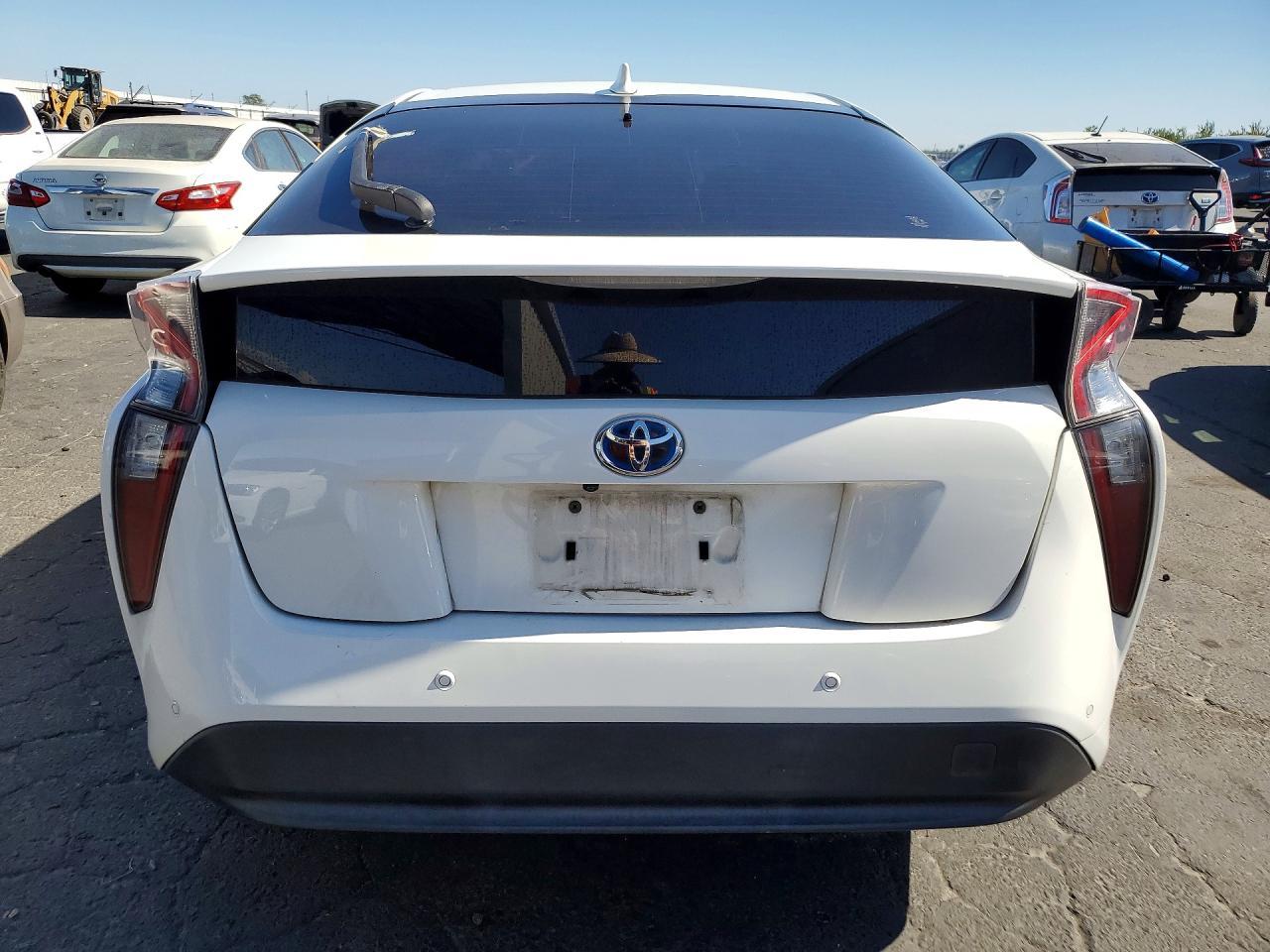 2018 Toyota Prius Three - Фото 6