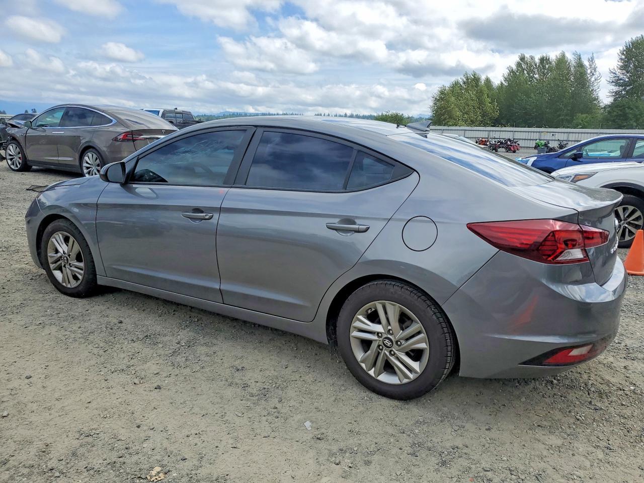 2019 Hyundai Elantra Sel - Image 2