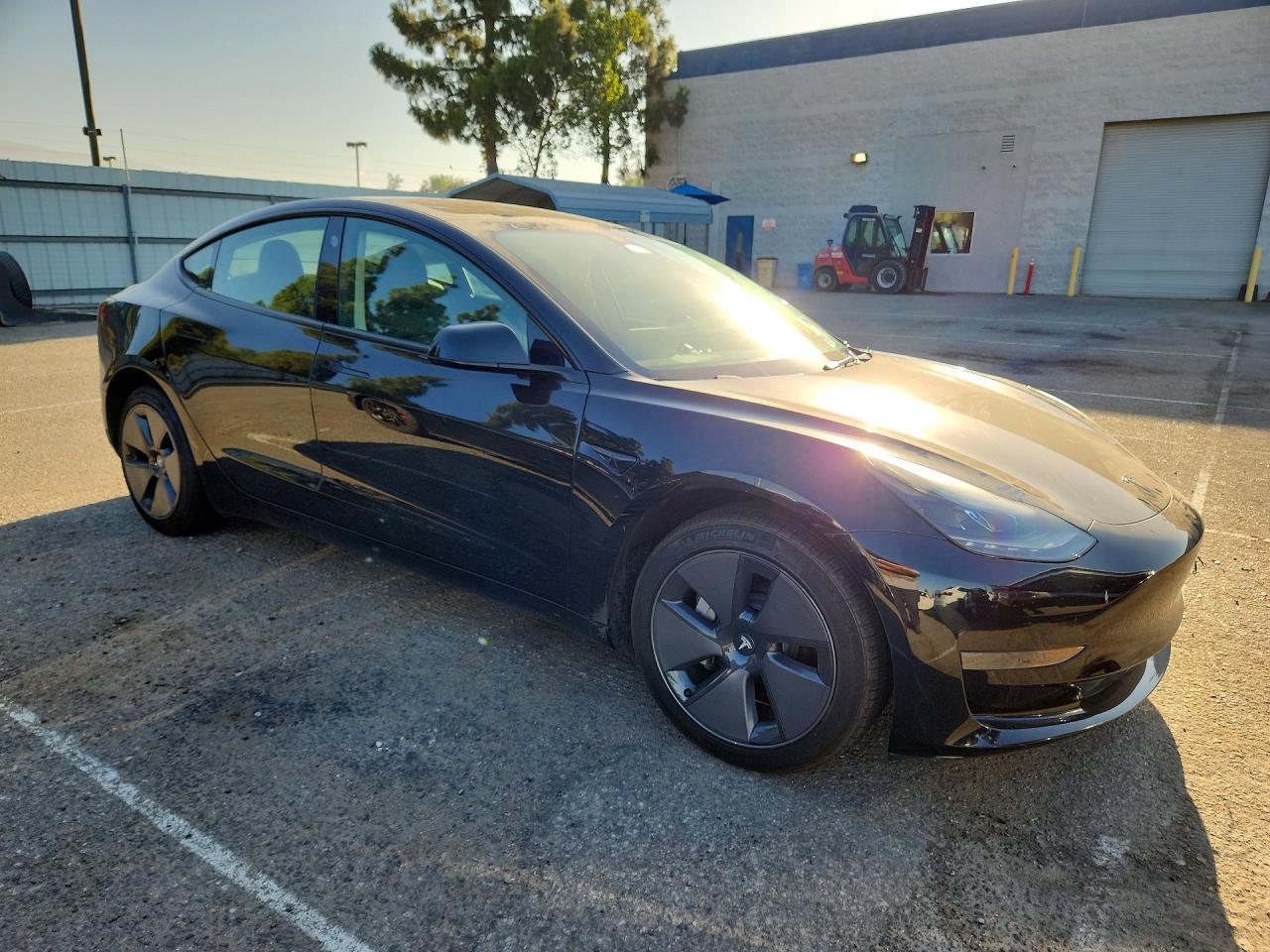 2023 Tesla Model 3 - Фото 4
