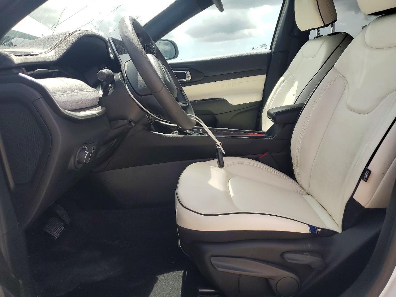 2023 Jeep Compass Sport - Image 7