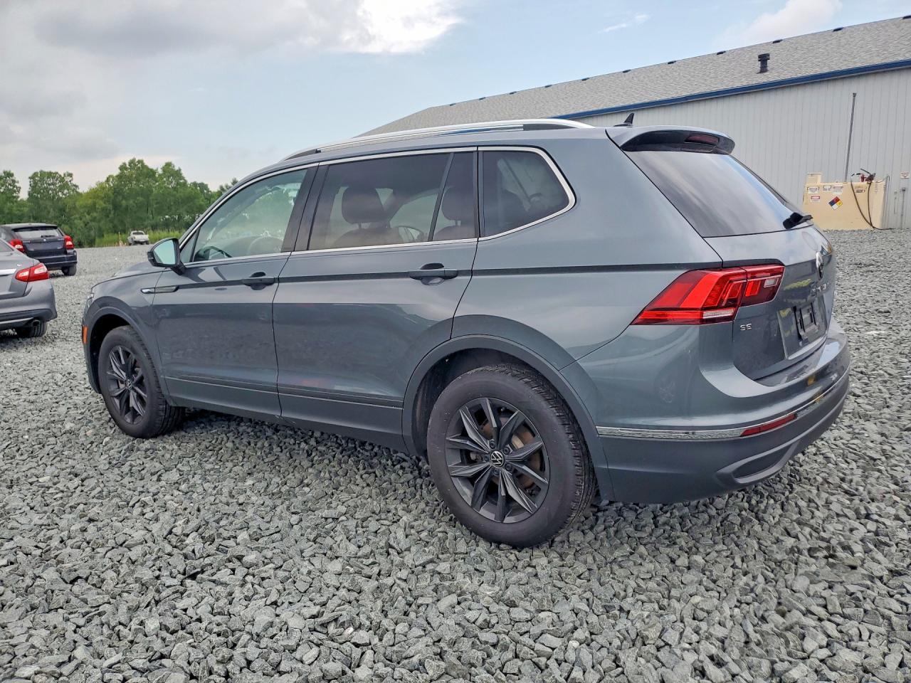 2024 Volkswagen Tiguan Se/Wolfsburg - Image 2