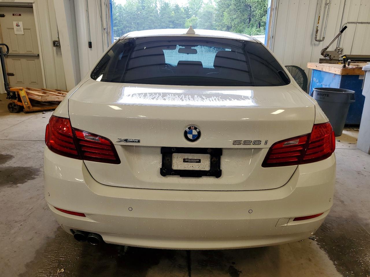 2015 BMW 528 Xi - Image 6