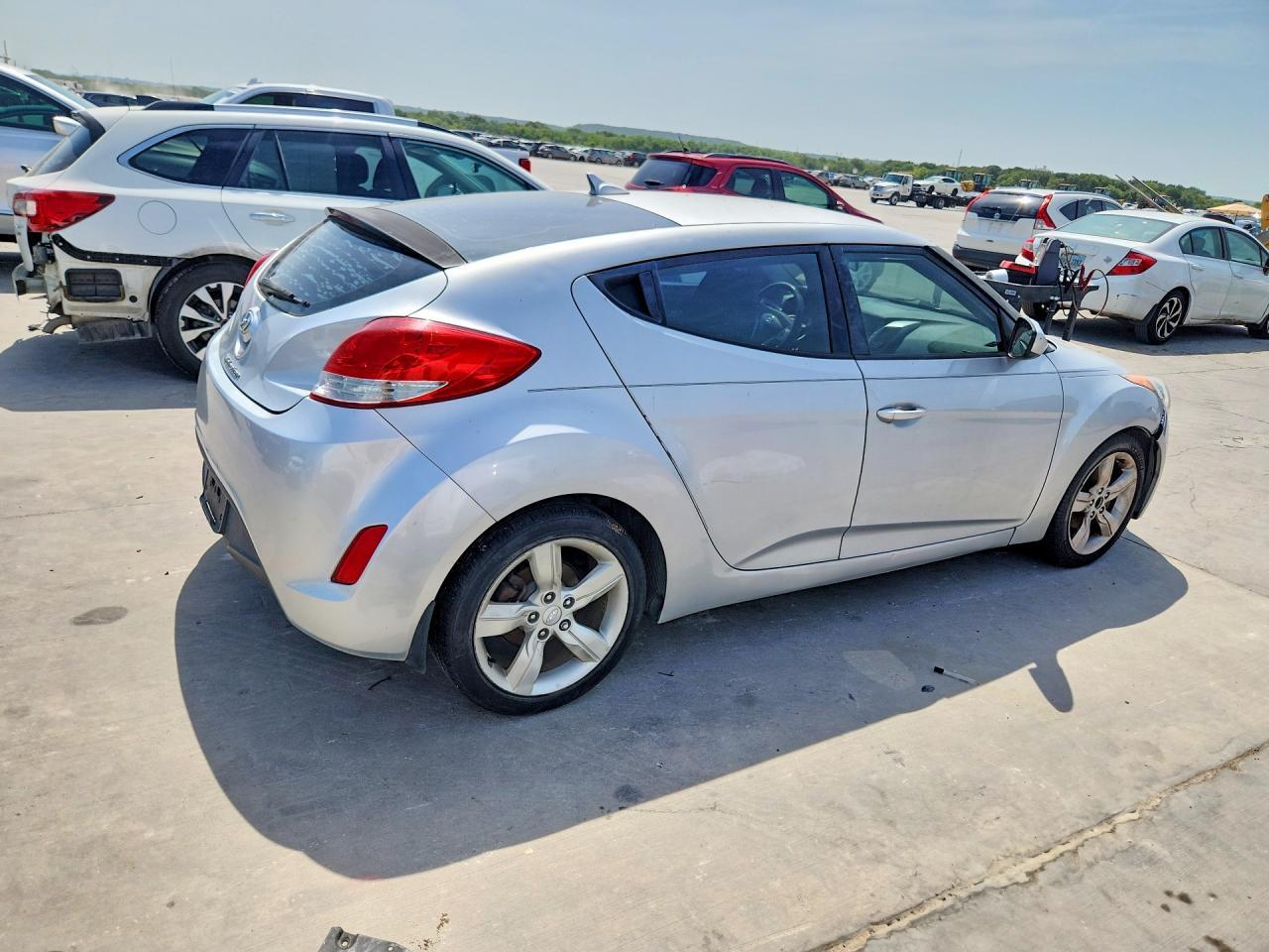 2015 Hyundai Veloster Base - Фото 3