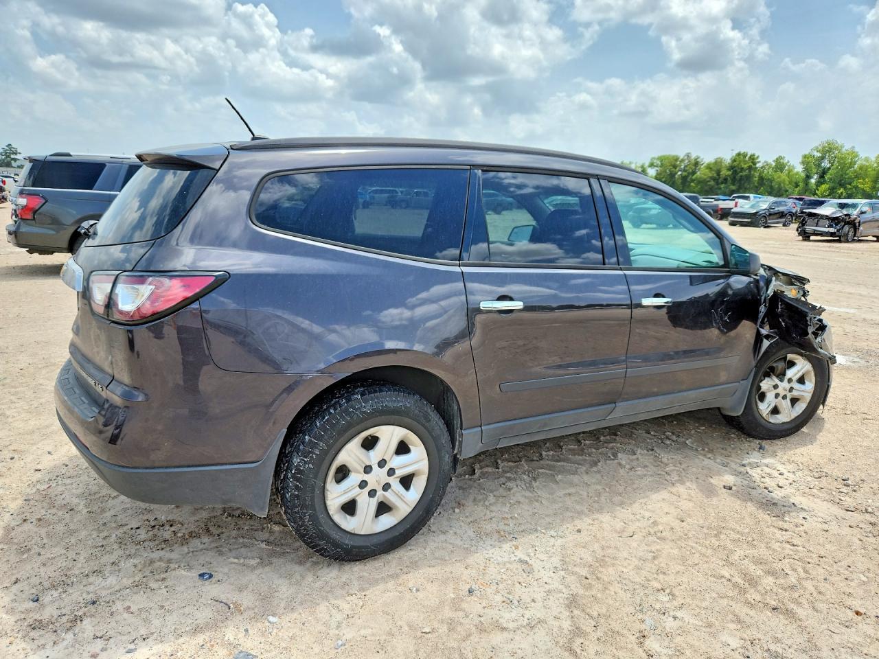 2013 Chevrolet Traverse Ls - Image 3