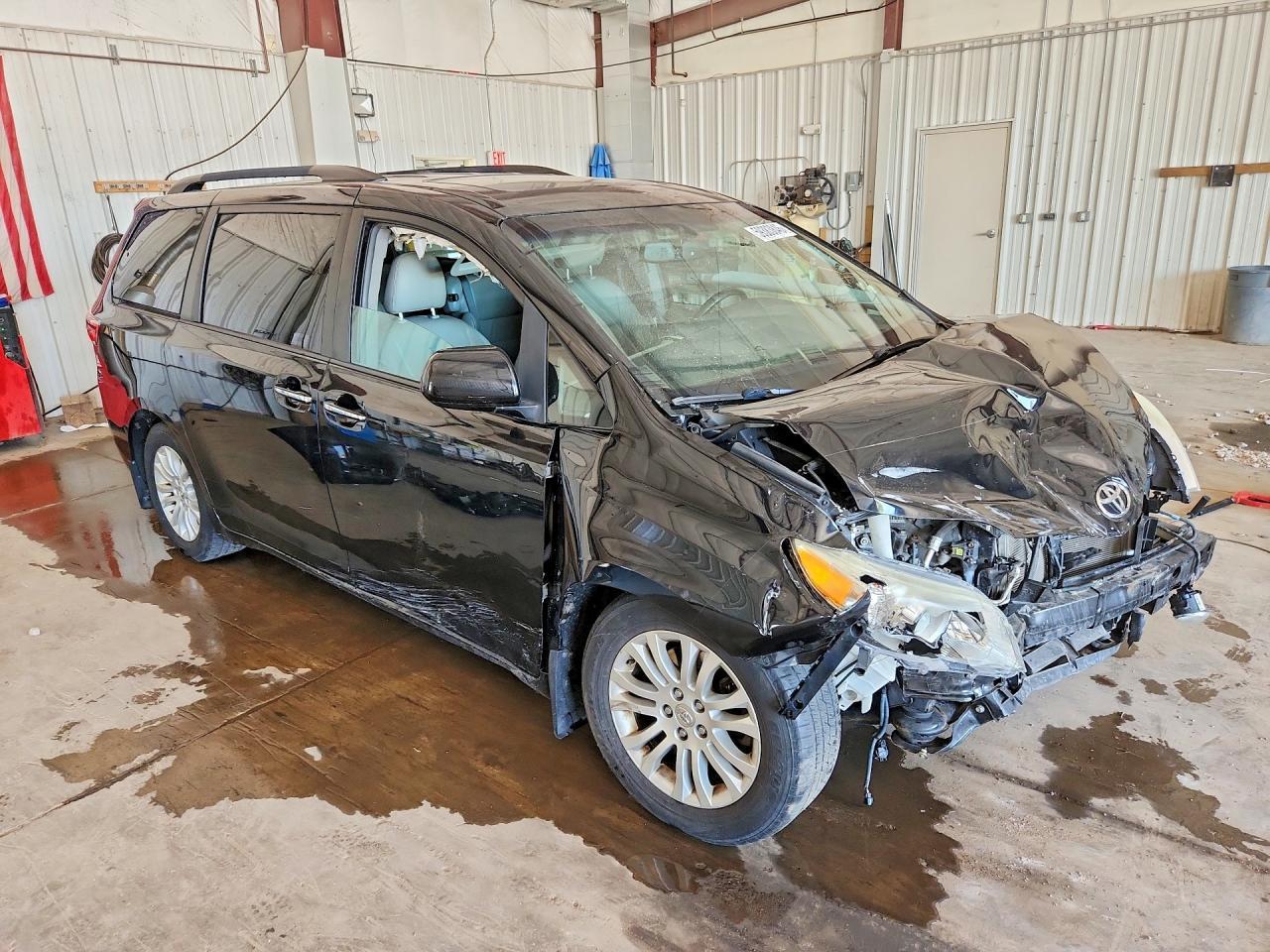 2015 Toyota Sienna Xle 8-Passenger - Image 4