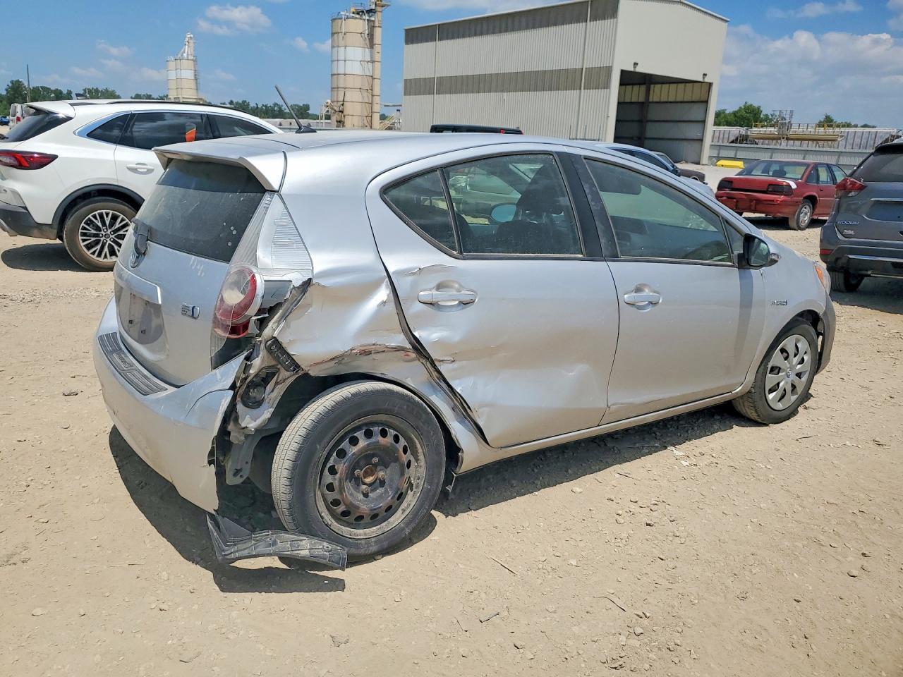 2013 Toyota Prius C Two - Фото 3
