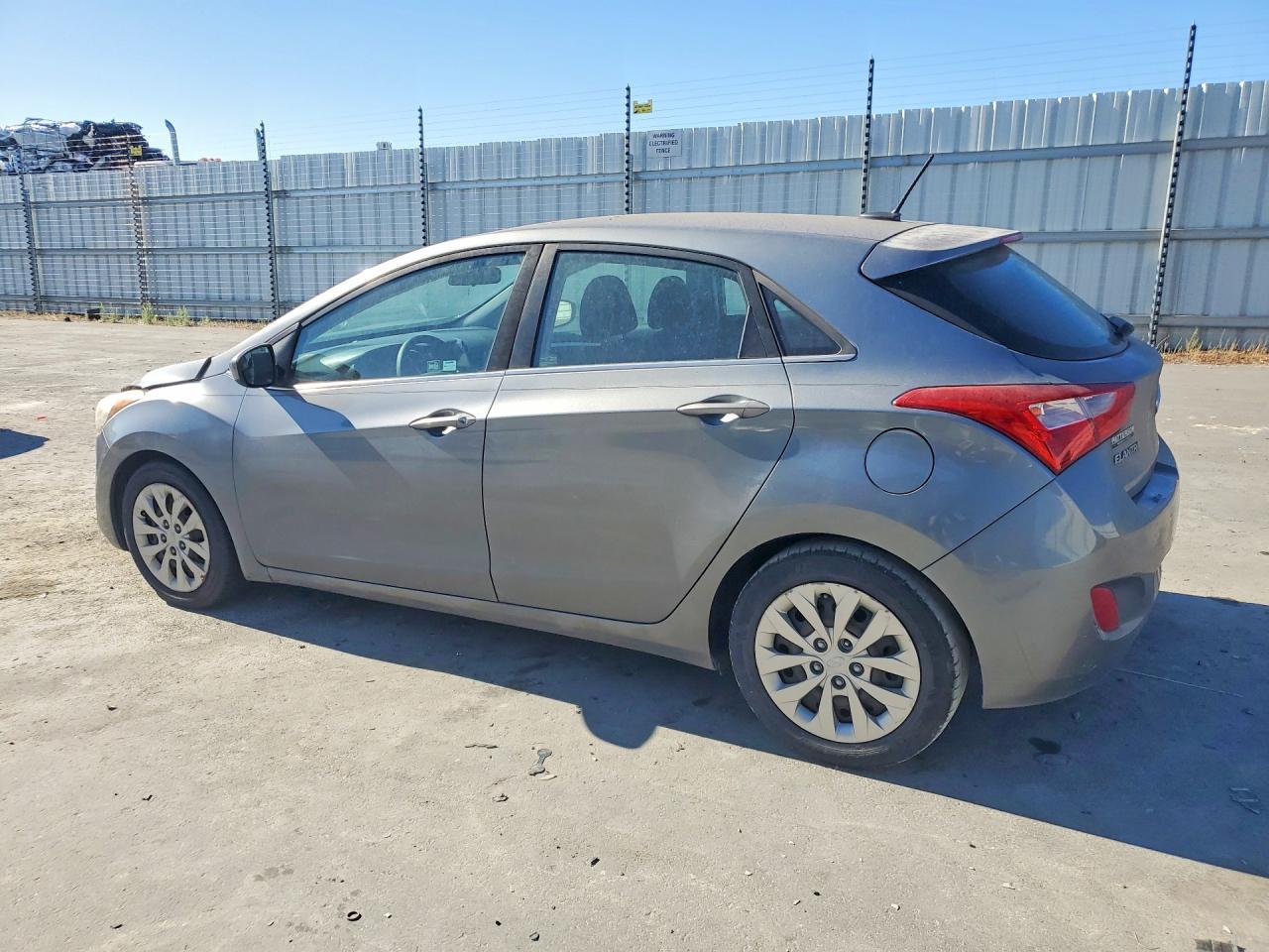 2017 Hyundai Elantra Gt Base - Фото 2