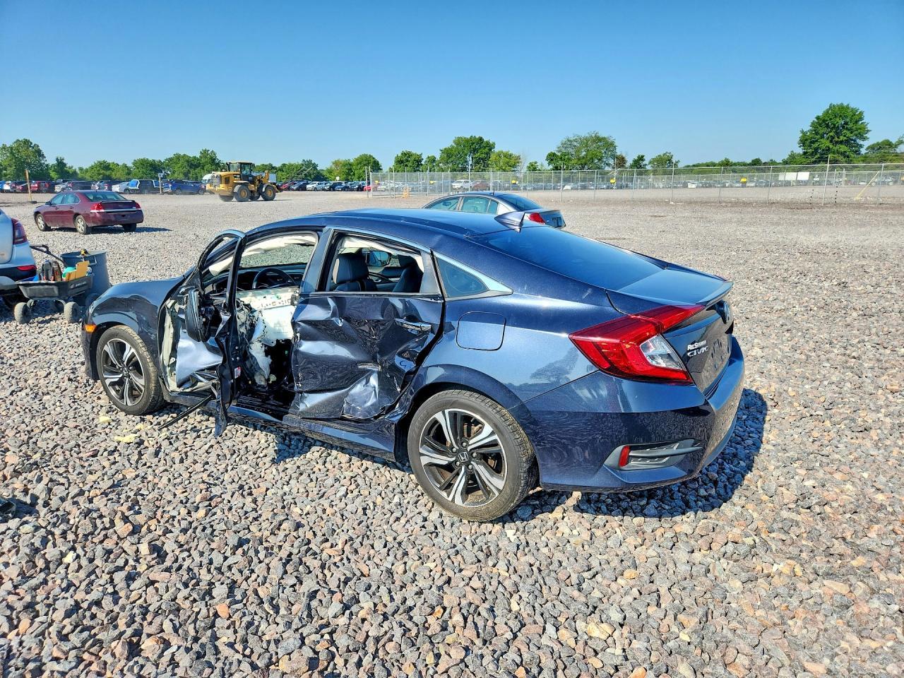 2016 Honda Civic Touring - Фото 2