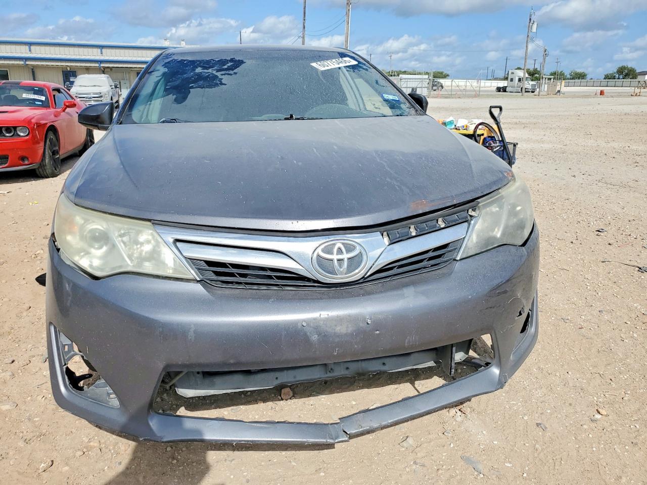 2014 Toyota Camry Le - Фото 5