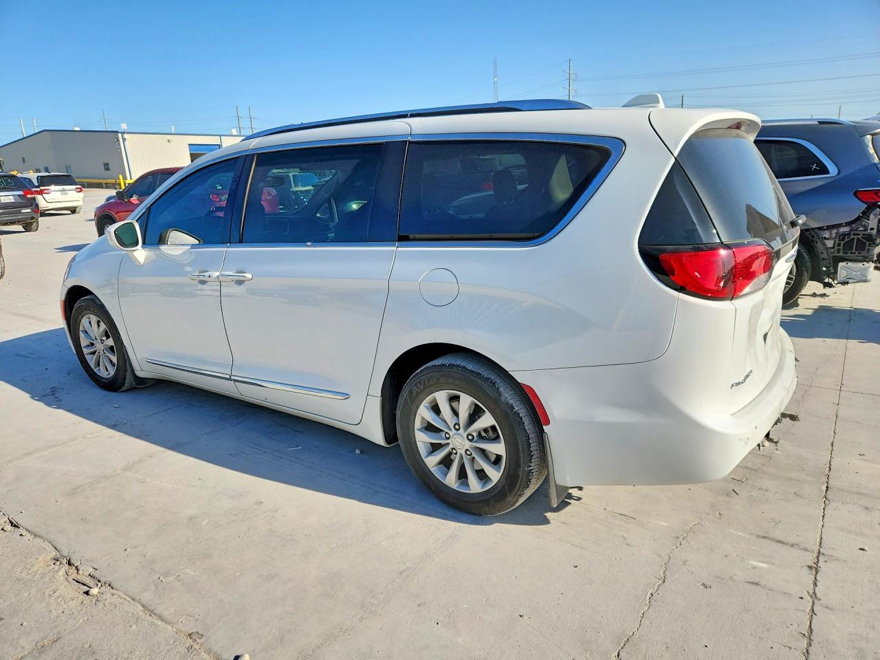 2019 Chrysler Pacifica Touring L - Фото 2