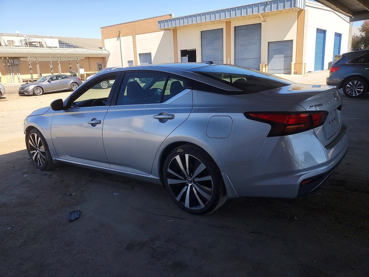 2019 Nissan Altima Sr - Image 2