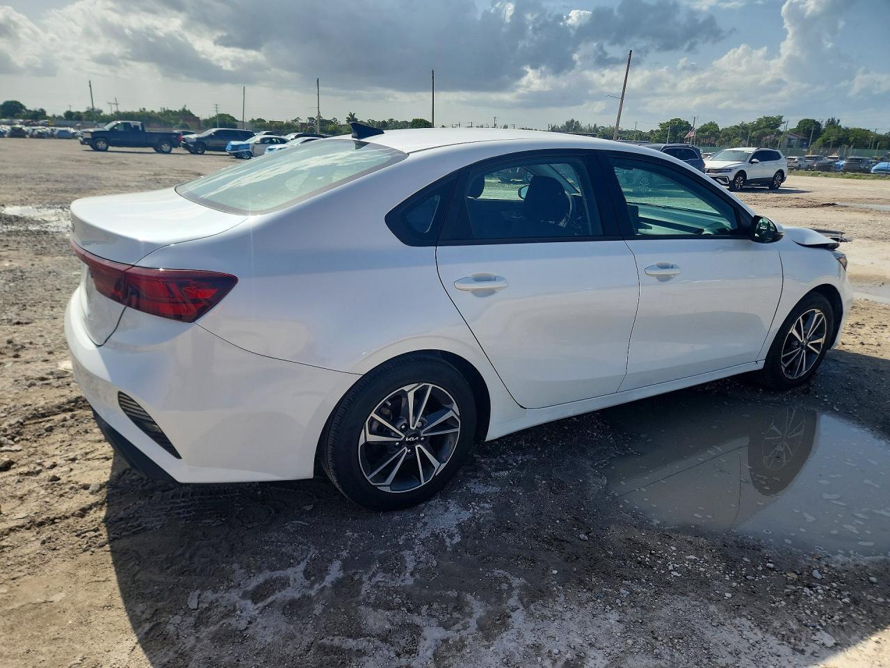 2023 Kia Forte Lxs - Фото 3
