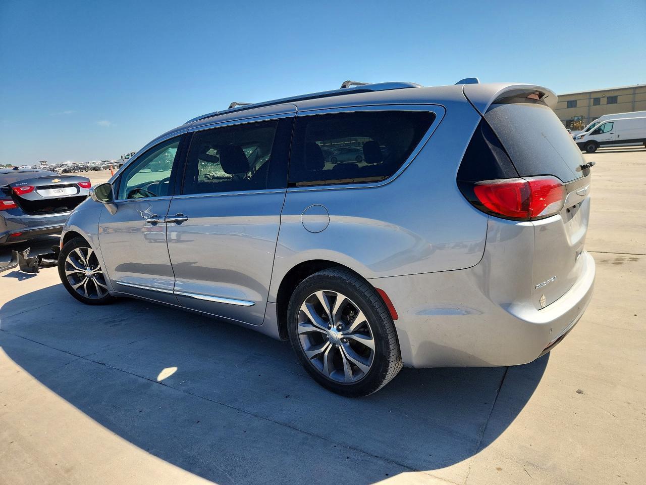 2018 Chrysler Pacifica Limited - Фото 2