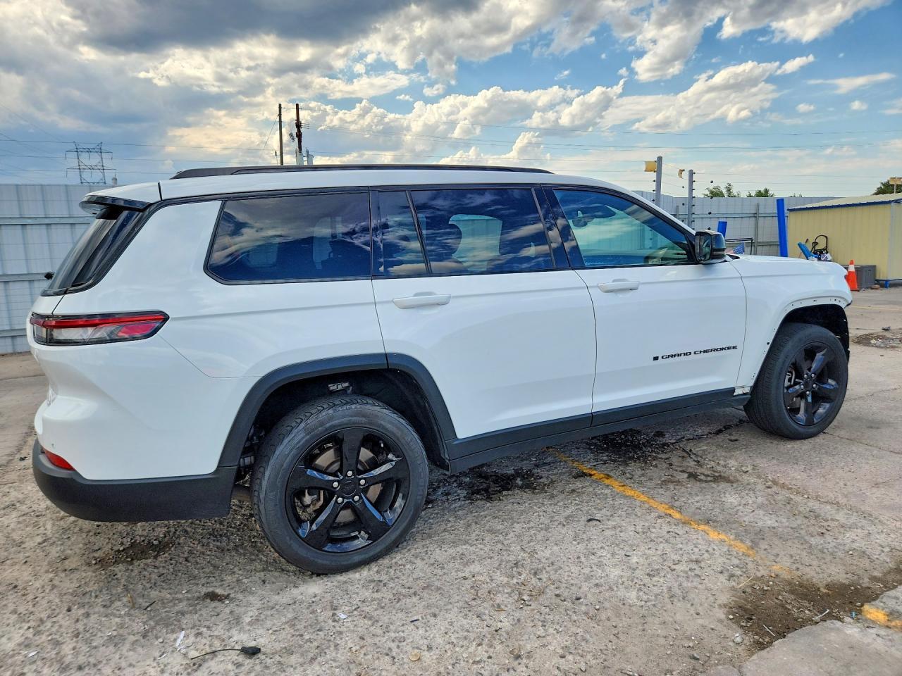 2023 Jeep Grand Cherokee L Laredo - Image 3