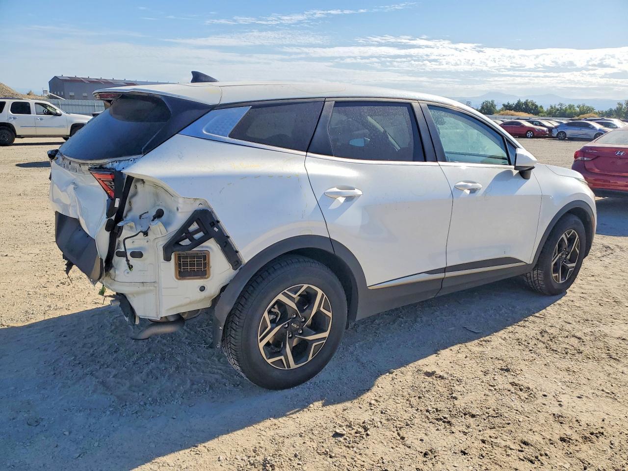 2023 Kia Sportage Lx - Image 3