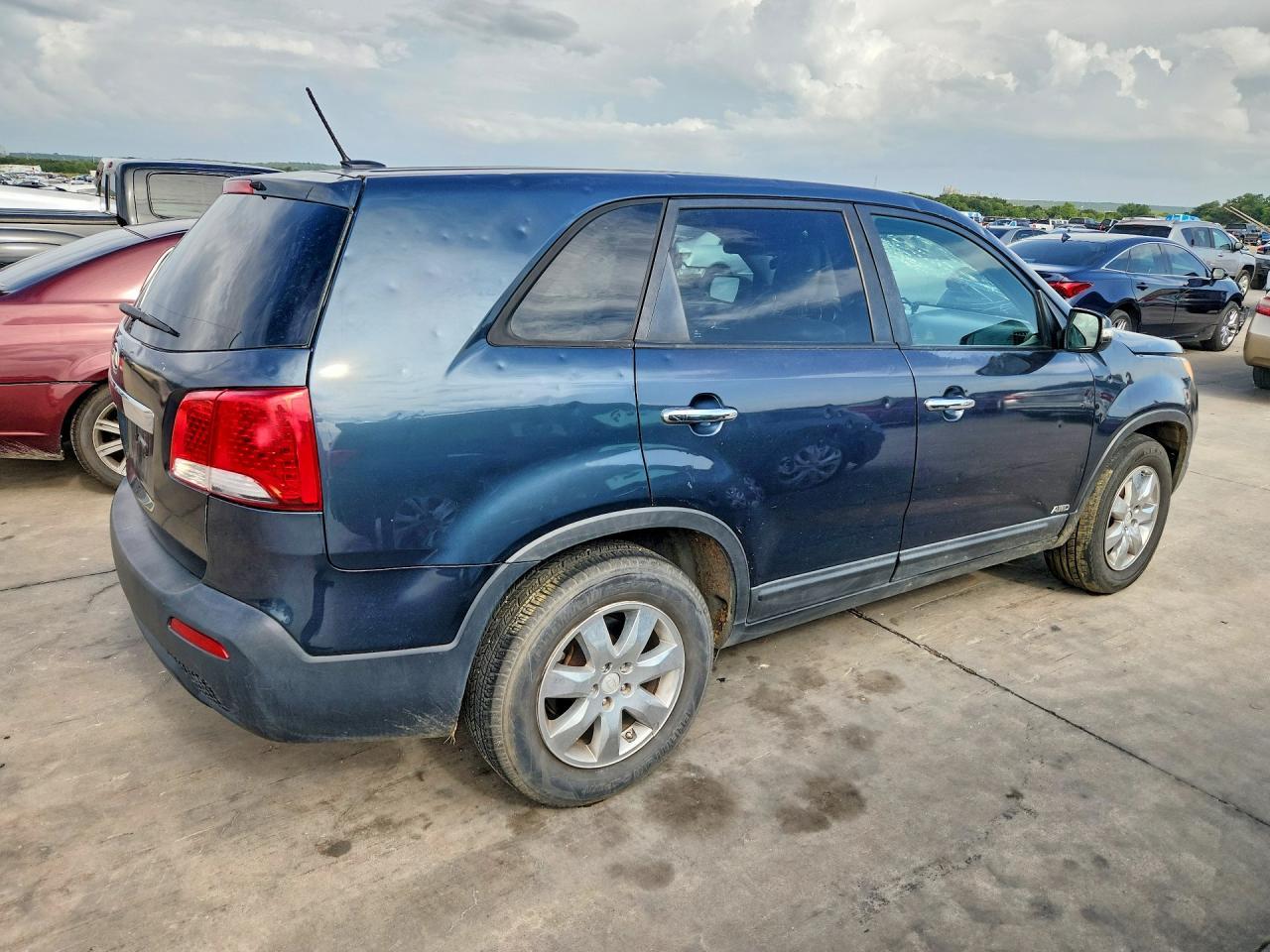 2011 Kia Sorento Lx - Image 3