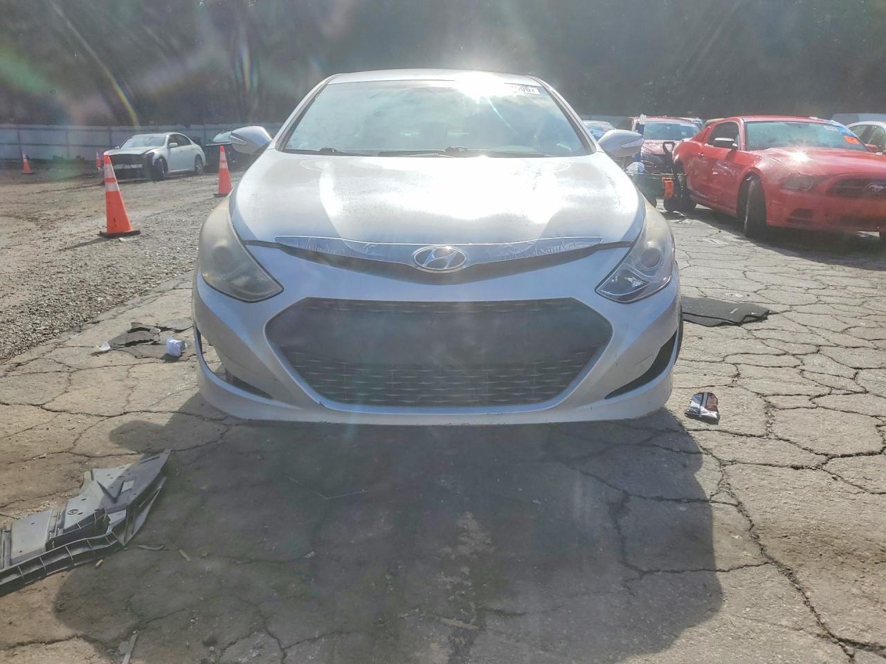 2015 Hyundai Sonata Hybrid Base - Image 5