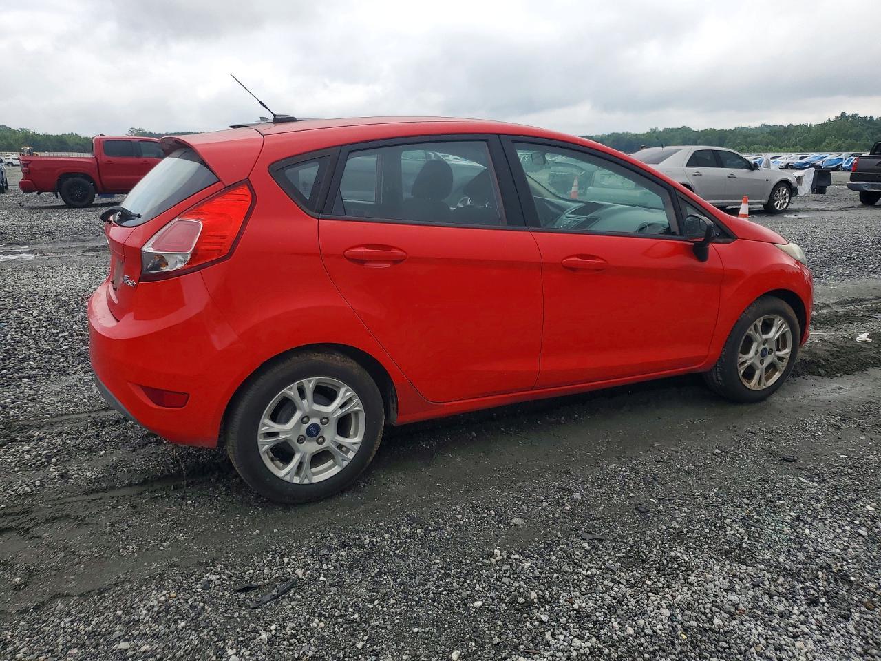 2015 Ford Fiesta Se - Фото 3