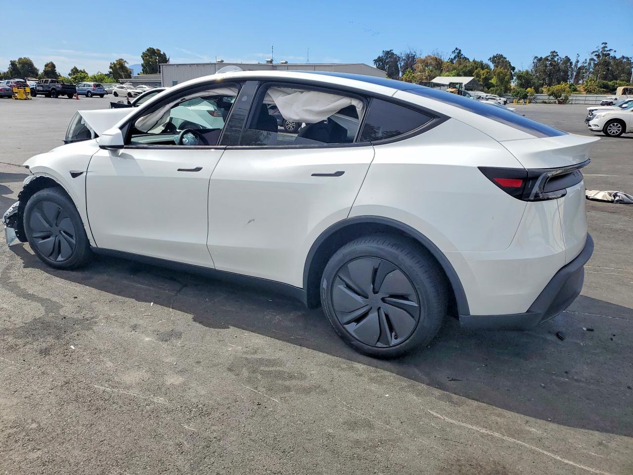 2026 Tesla Model Y - Фото 2