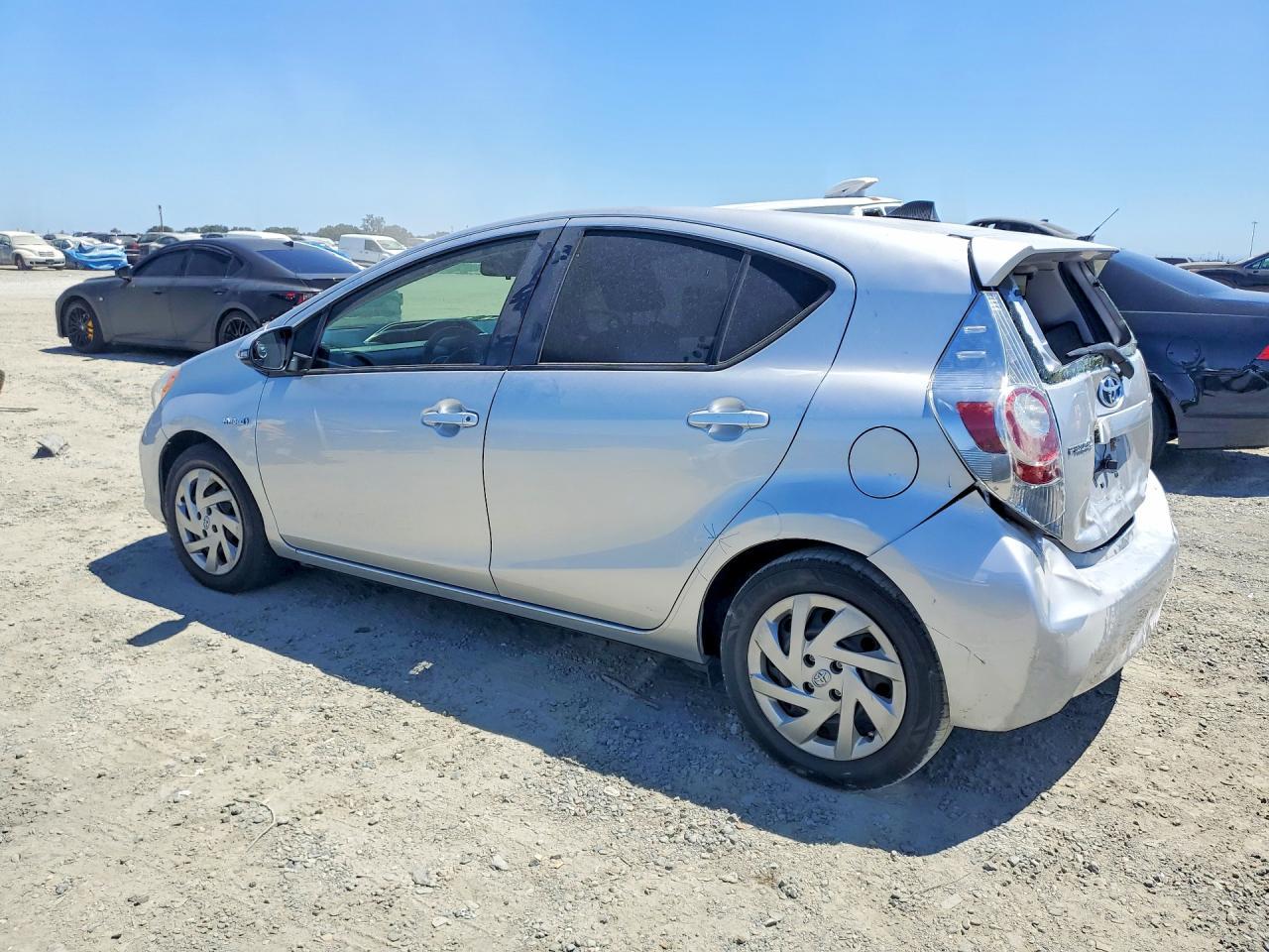 2014 Toyota Prius C Two - Фото 2