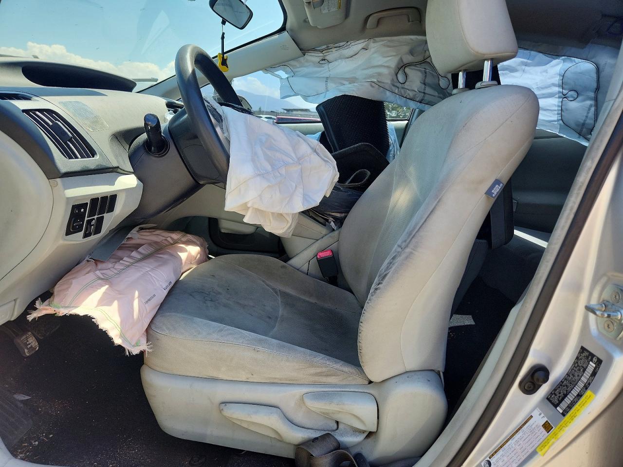 2013 Toyota Prius Two - Фото 7