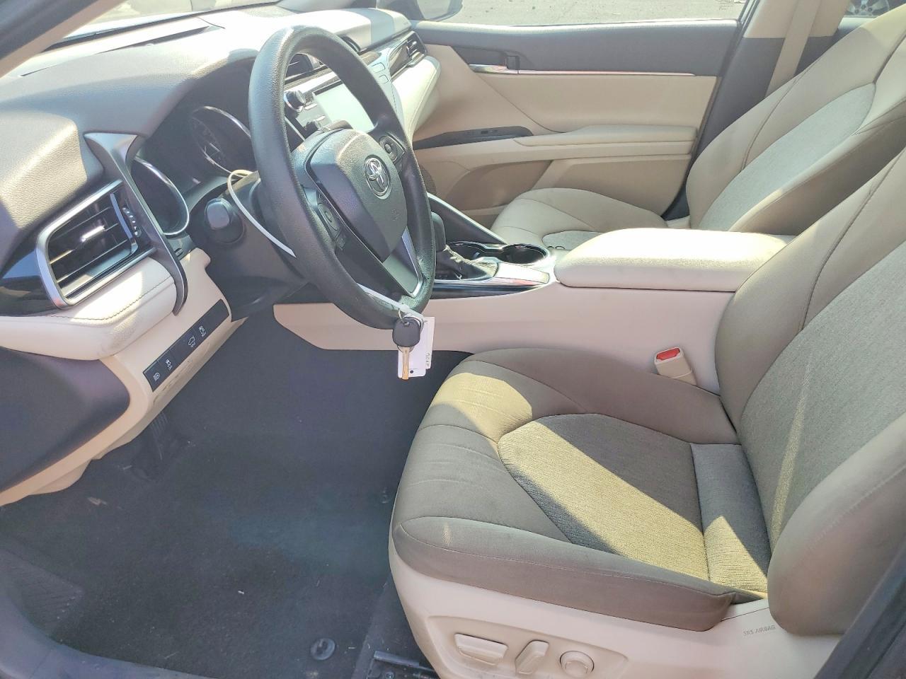 2020 Toyota Camry Le - Фото 7