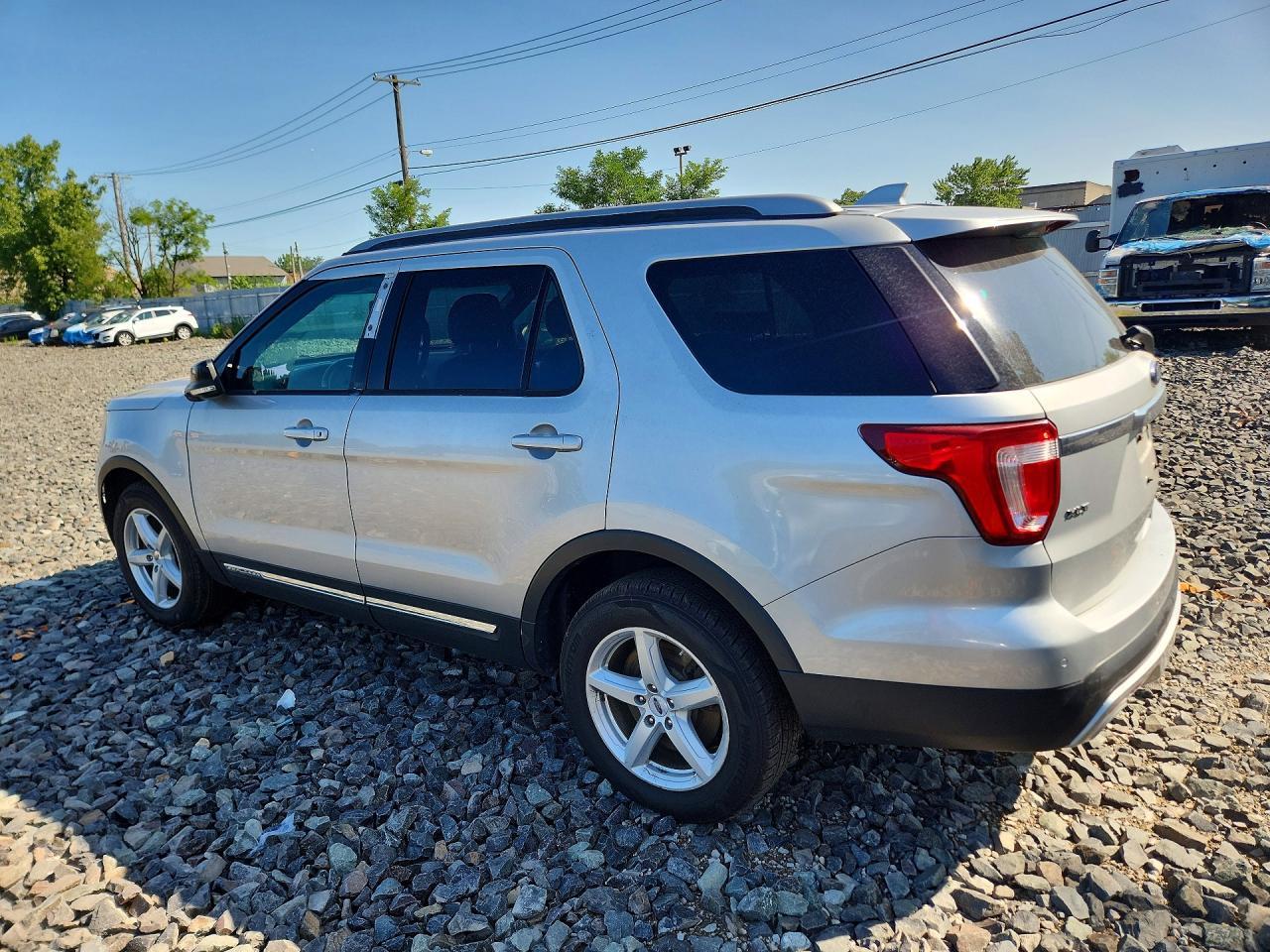 2016 Ford Explorer Xlt - Фото 2
