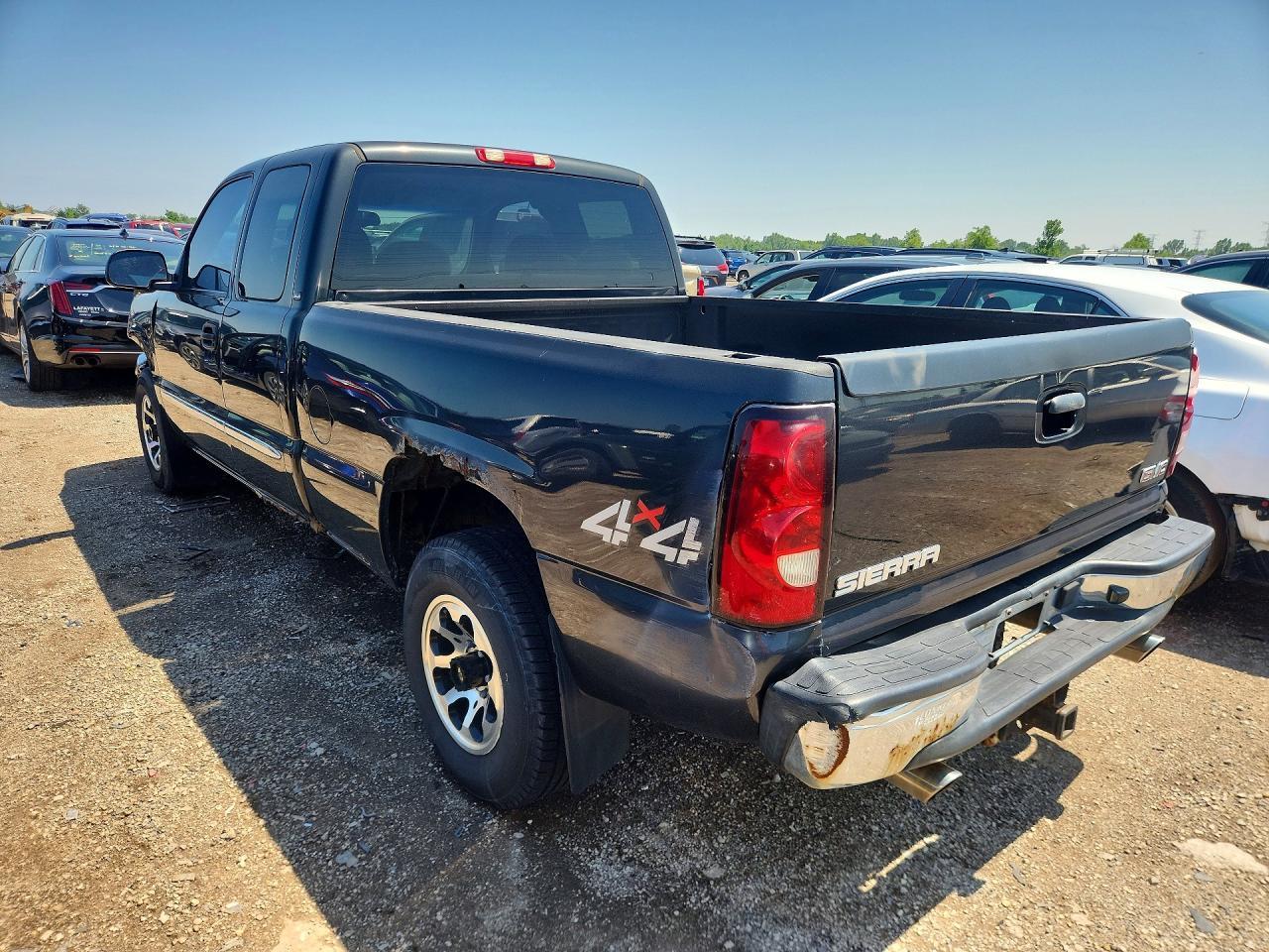 2003 GMC New Sierra K1500 - Image 2