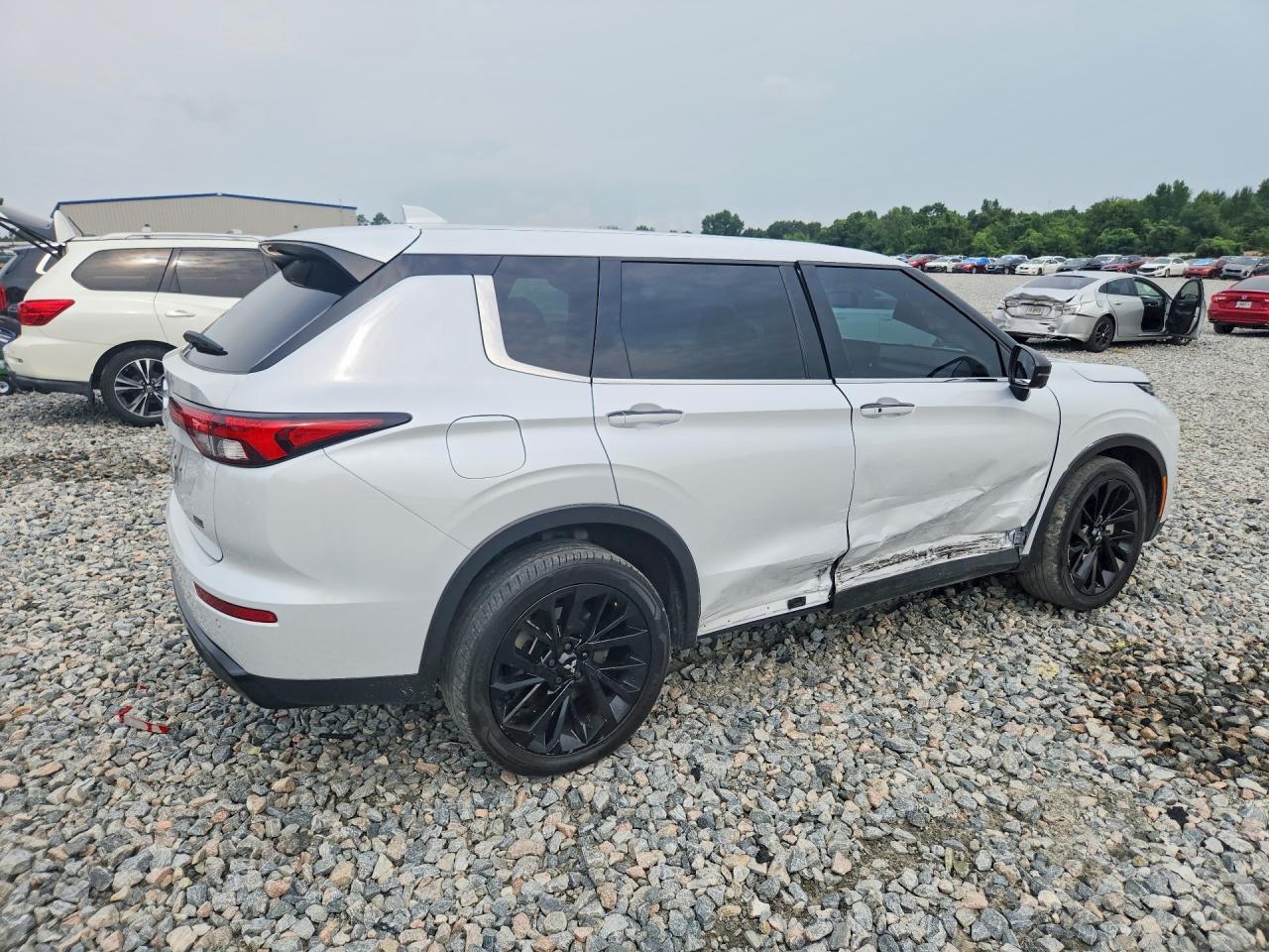 2023 Mitsubishi Outlander Sel - Фото 3