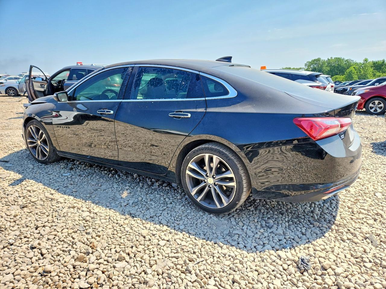 2022 Chevrolet Malibu Premier - Фото 2