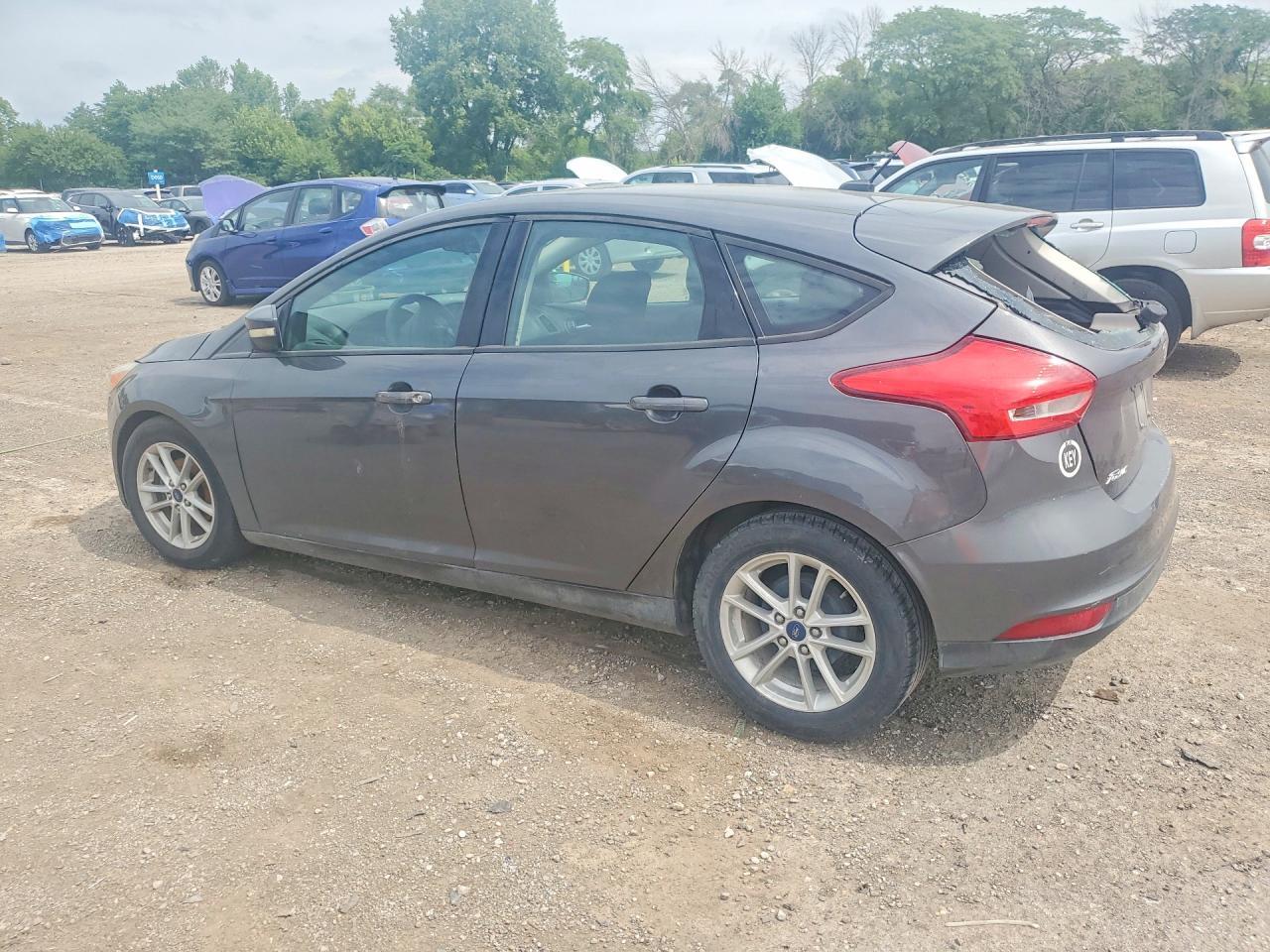 2017 Ford Focus Se - Image 2