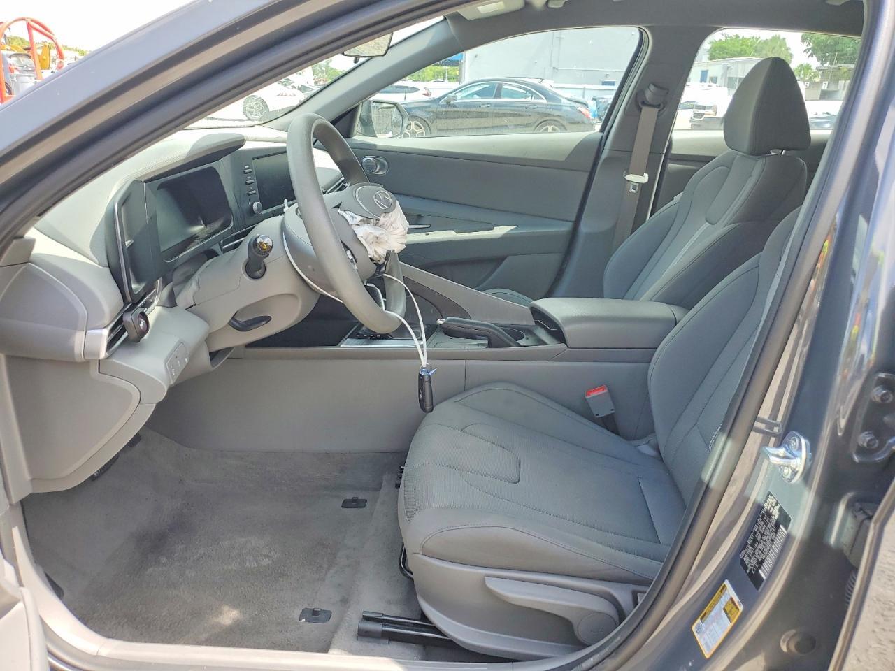 2025 Hyundai Elantra Se - Фото 7